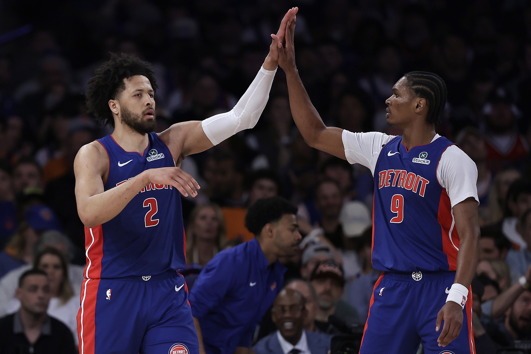 活塞VS灰熊首发：康宁汉姆&艾维&奥萨尔登场 杰罗姆&波普出战