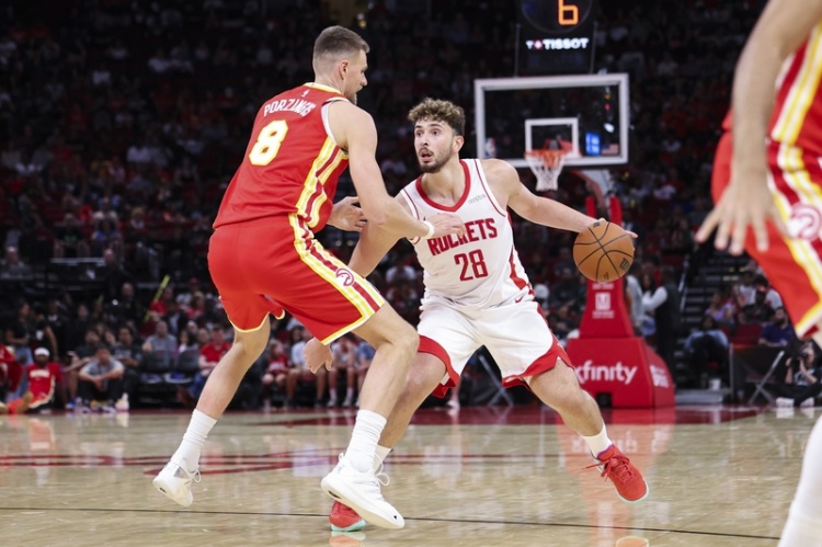 队记：火箭今年在组织方面会很依赖申京 他有可能打出场均23+10+7