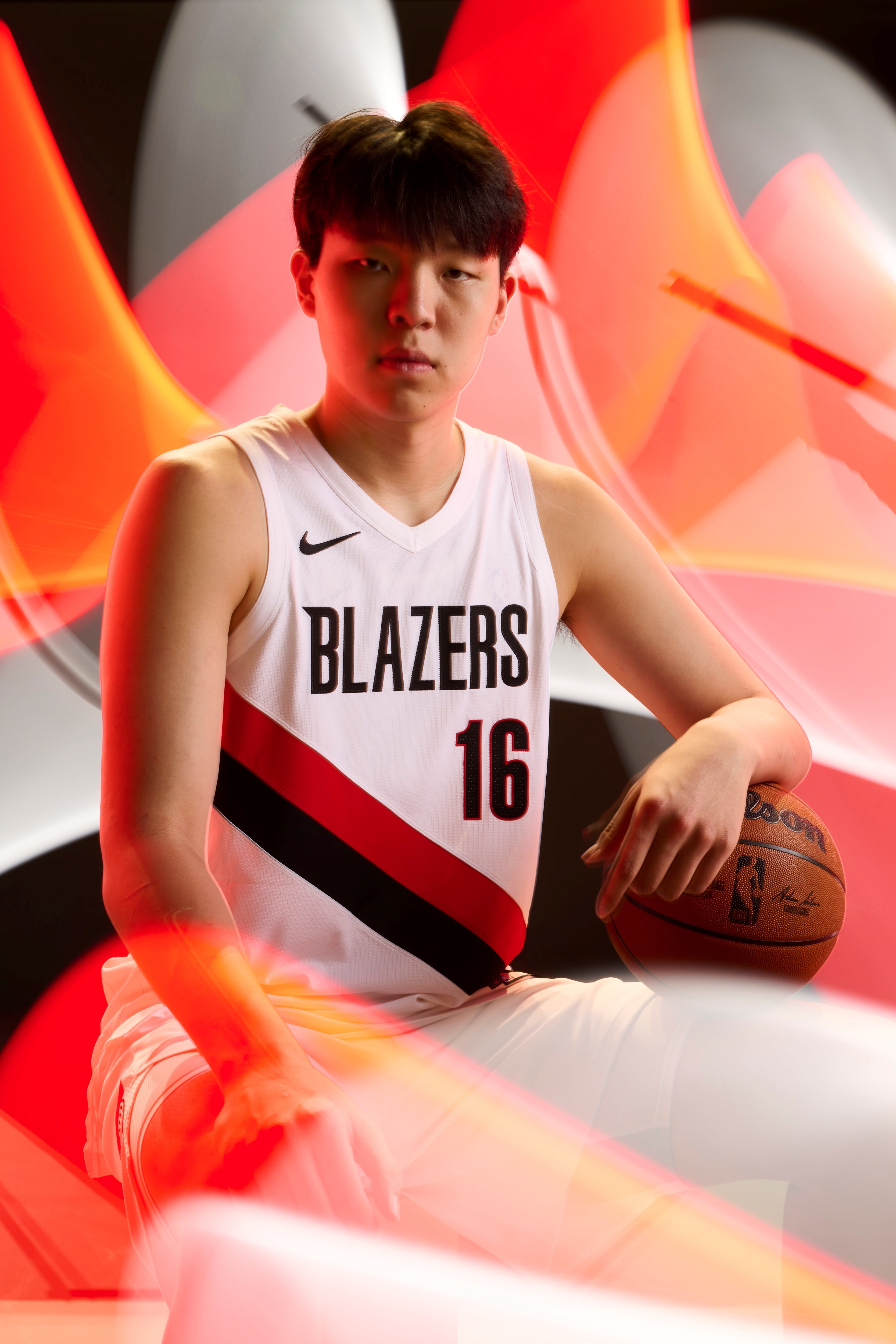 赚麻了！队记：开拓者新聘精通普通话员工 专注运营中国社媒平台