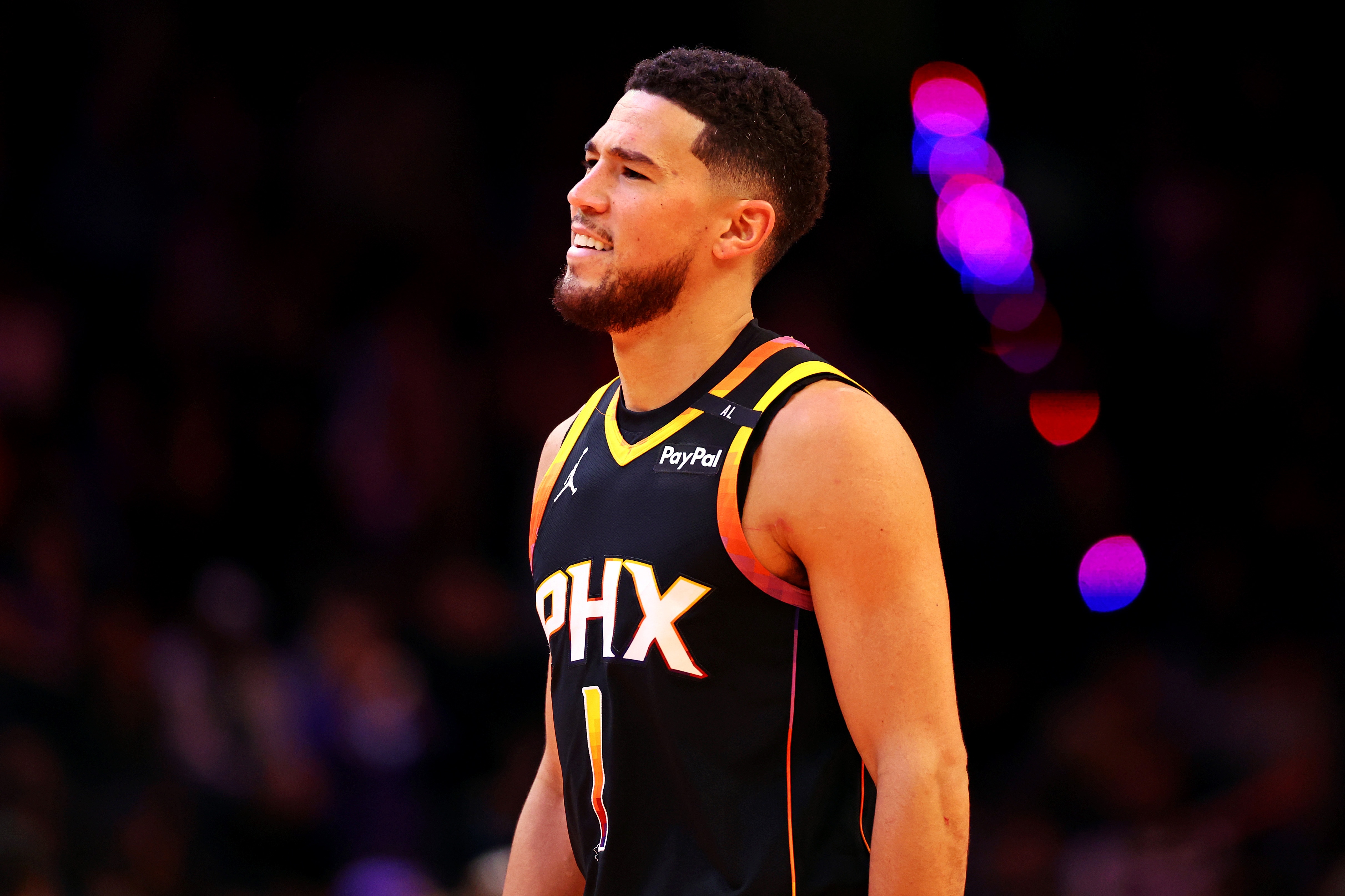 虽迟但到！布克第三节复苏&5中4轰下12分 带队反超比分！