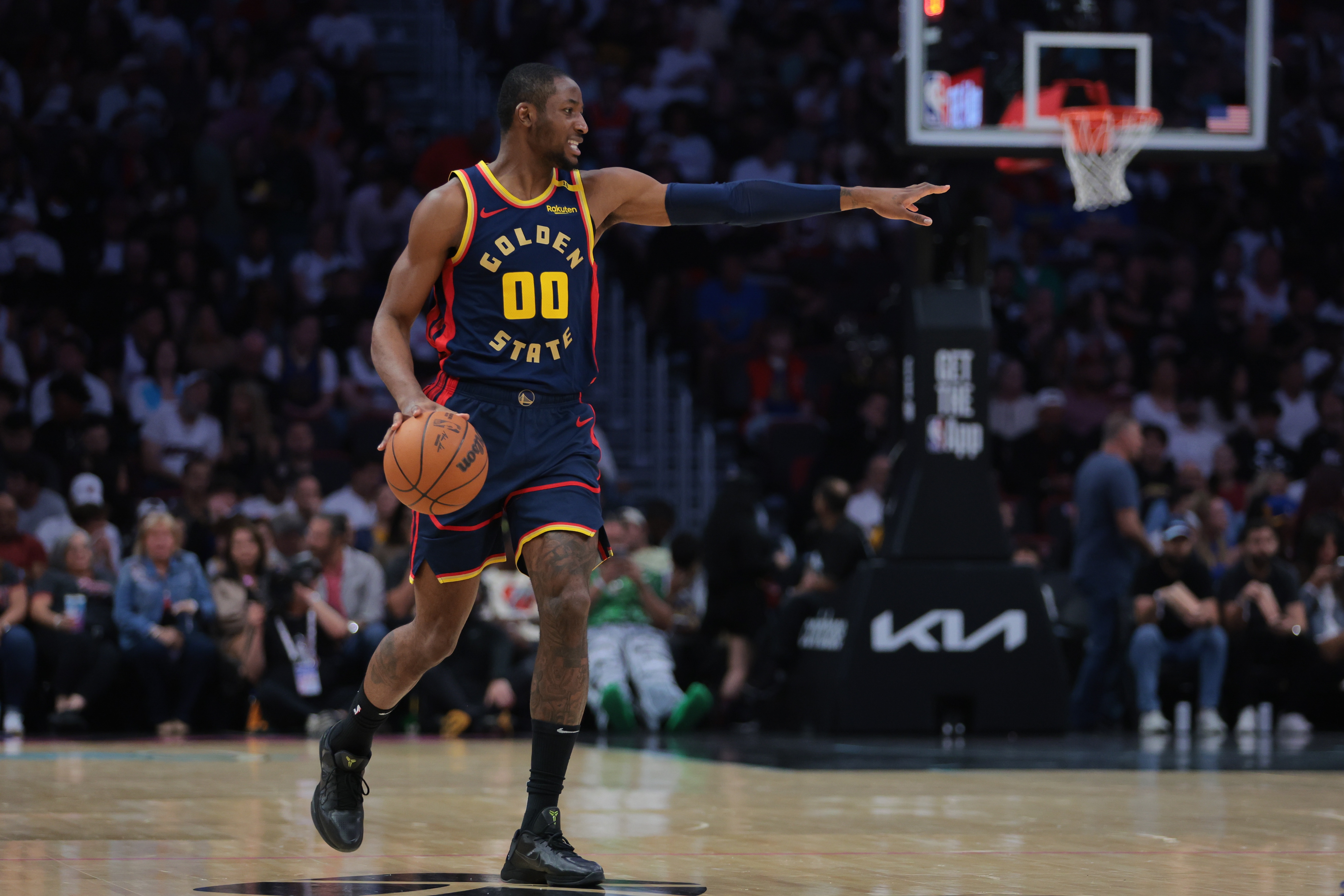 库明加：我正在努力成为勇士的X因素&攻防一体 以便帮助球队夺冠