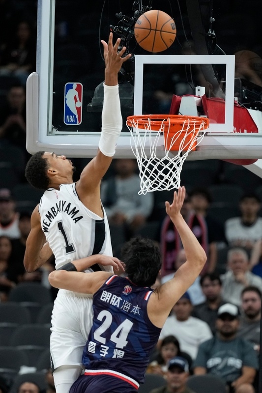 表现不理想！管子煜6中2&三分4中1得6分 出现4次失误&正负值-26