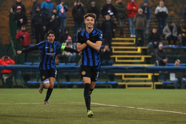 意媒：国米今夏拒绝外租19岁前锋斯皮纳切，想让他留在U23踢意丙