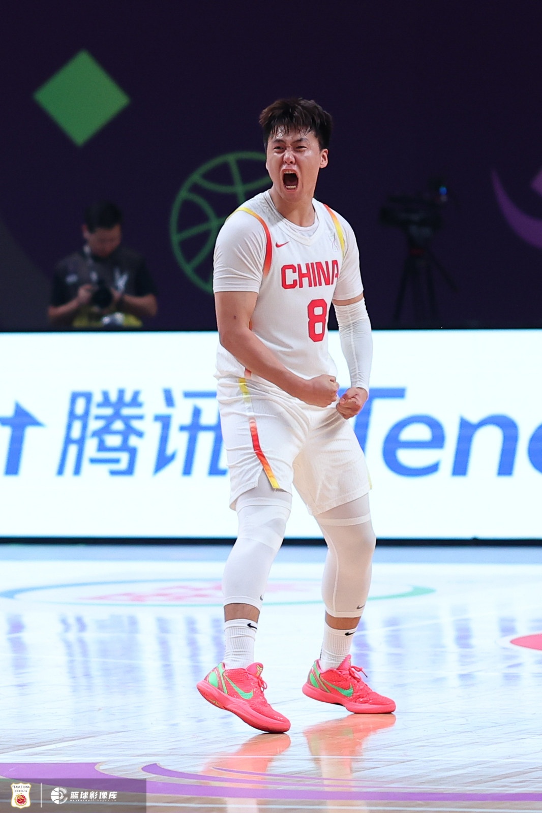 赵睿：这一批中国男篮是互相帮助的 这是个很好的氛围