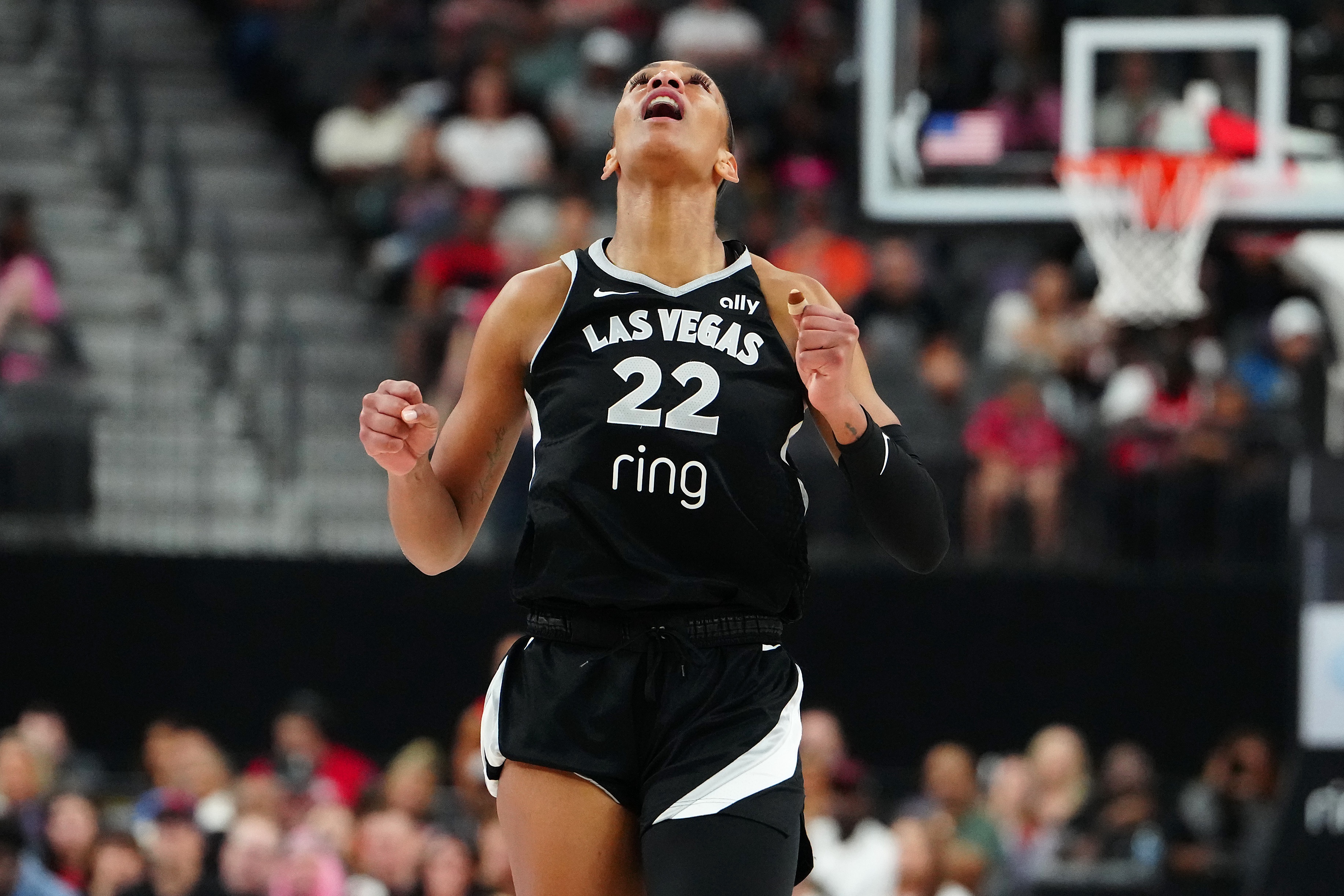 砍31分9板带队夺冠！特雷-杨发推：阿贾就是GOAT！毫无疑问！