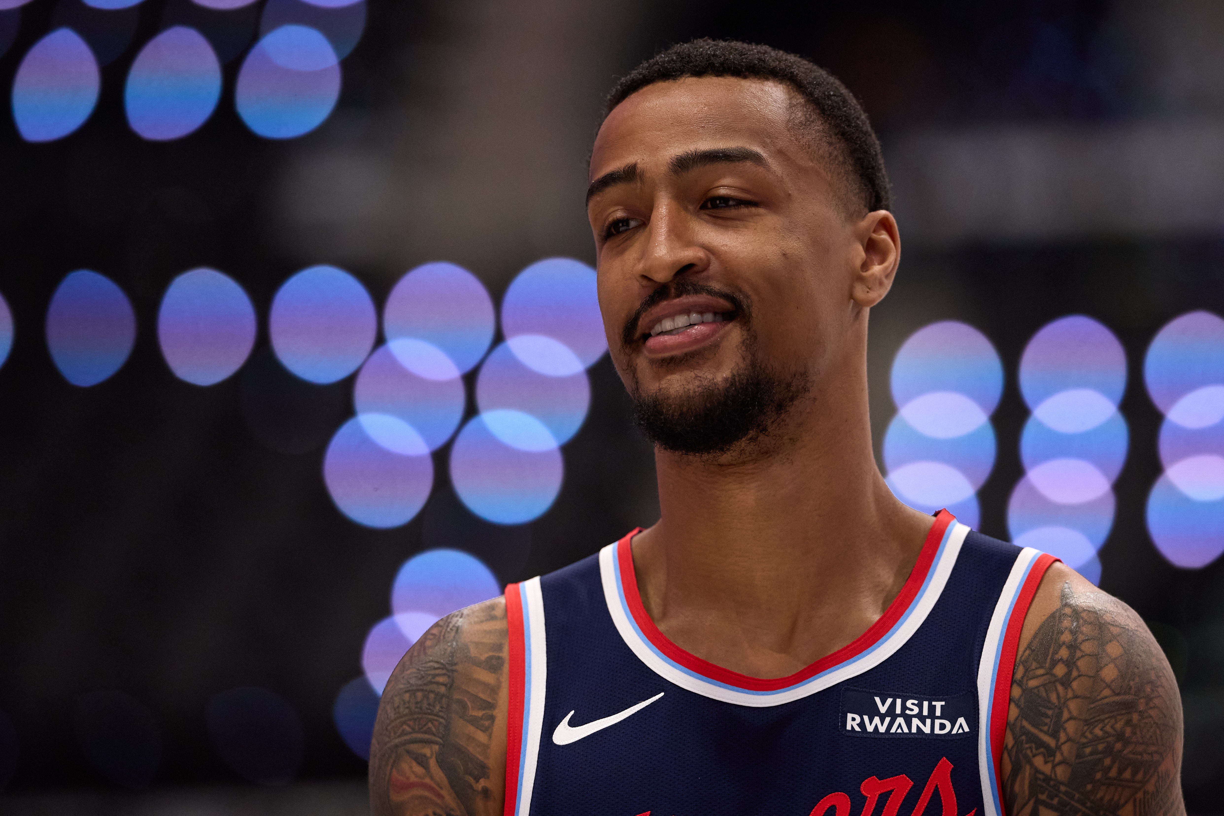 卢：约翰-科林斯是球队重要助力 会确保把他安排在最适合他的位置