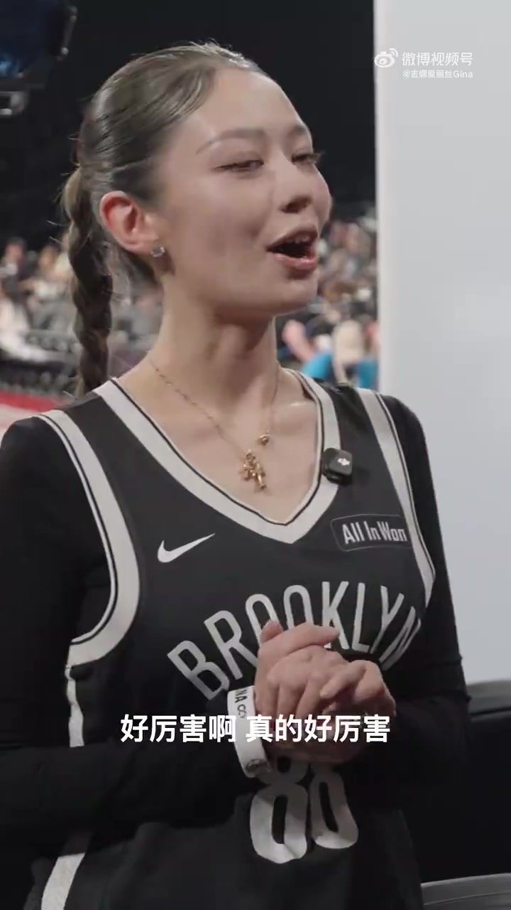 身材气质绝了！郎朗的妻子吉娜来到NBA中国赛现场 和曾凡博互动！