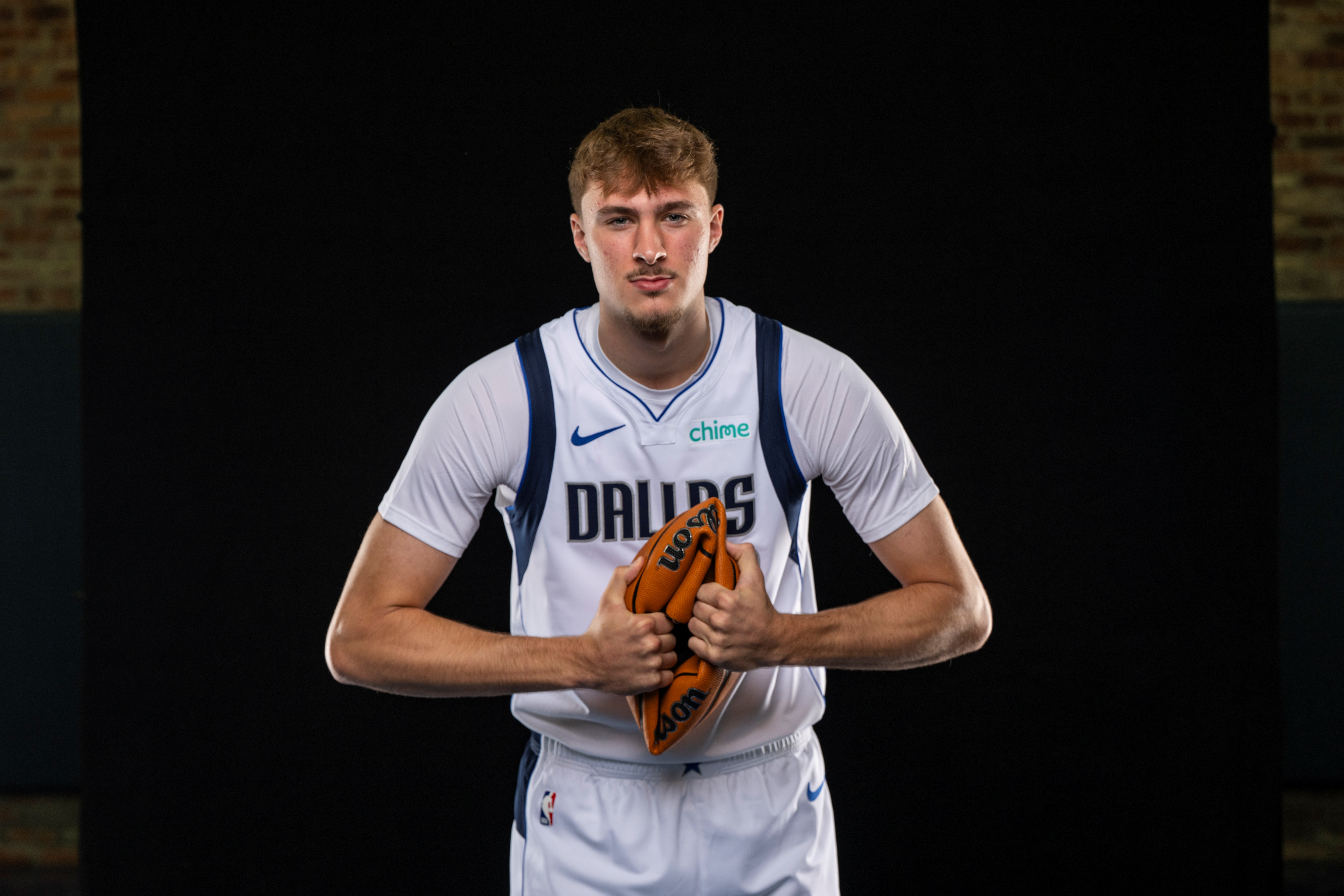 弗拉格：我需更好地与浓眉配合&最大化他的优势 我们正努力融合中