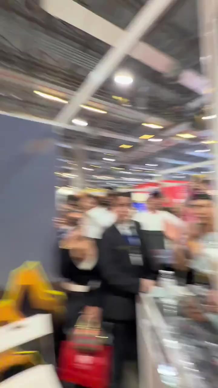 中国球迷教杰伦-格林用中文说：护林员 Niu Be🤣