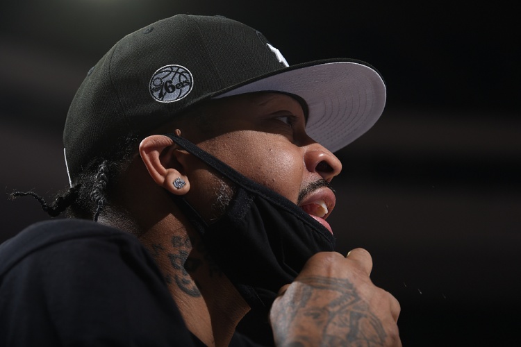 艾弗森：我爱库里的比赛方式 他的为人和竞争心态都值得学习