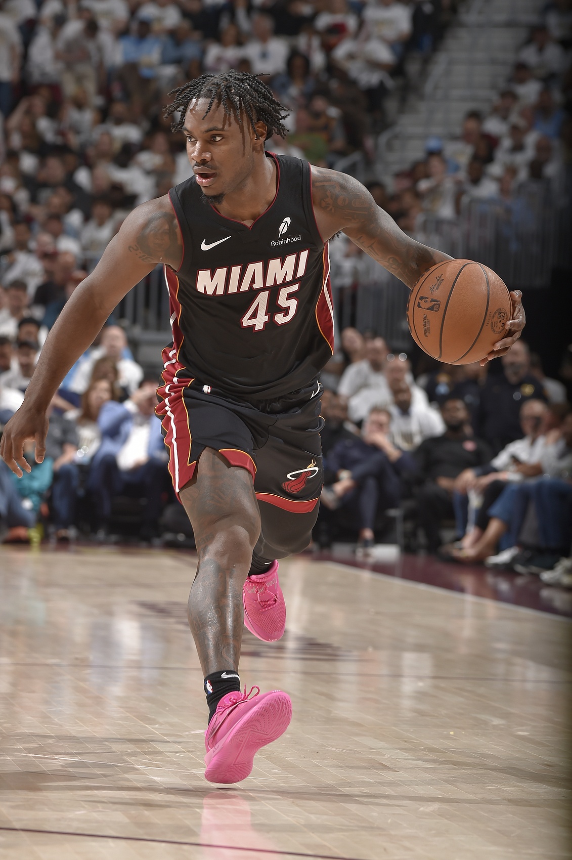 斯波：能感受到小米切尔防守端存在 他侵略性很强符合战术需求