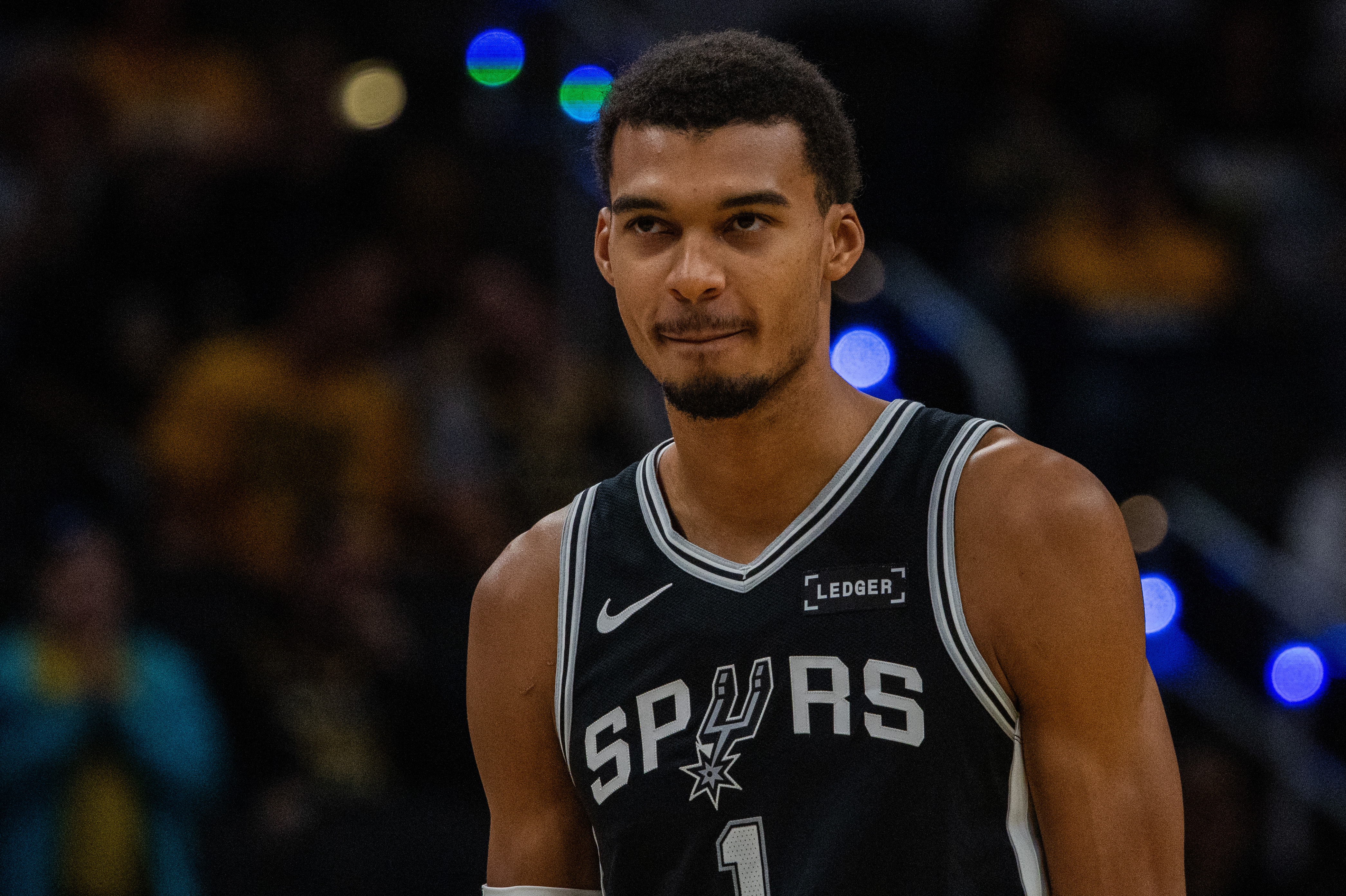 博班：我2米24得抬头仰望文班亚马 名记：他的身高已经接近2米31